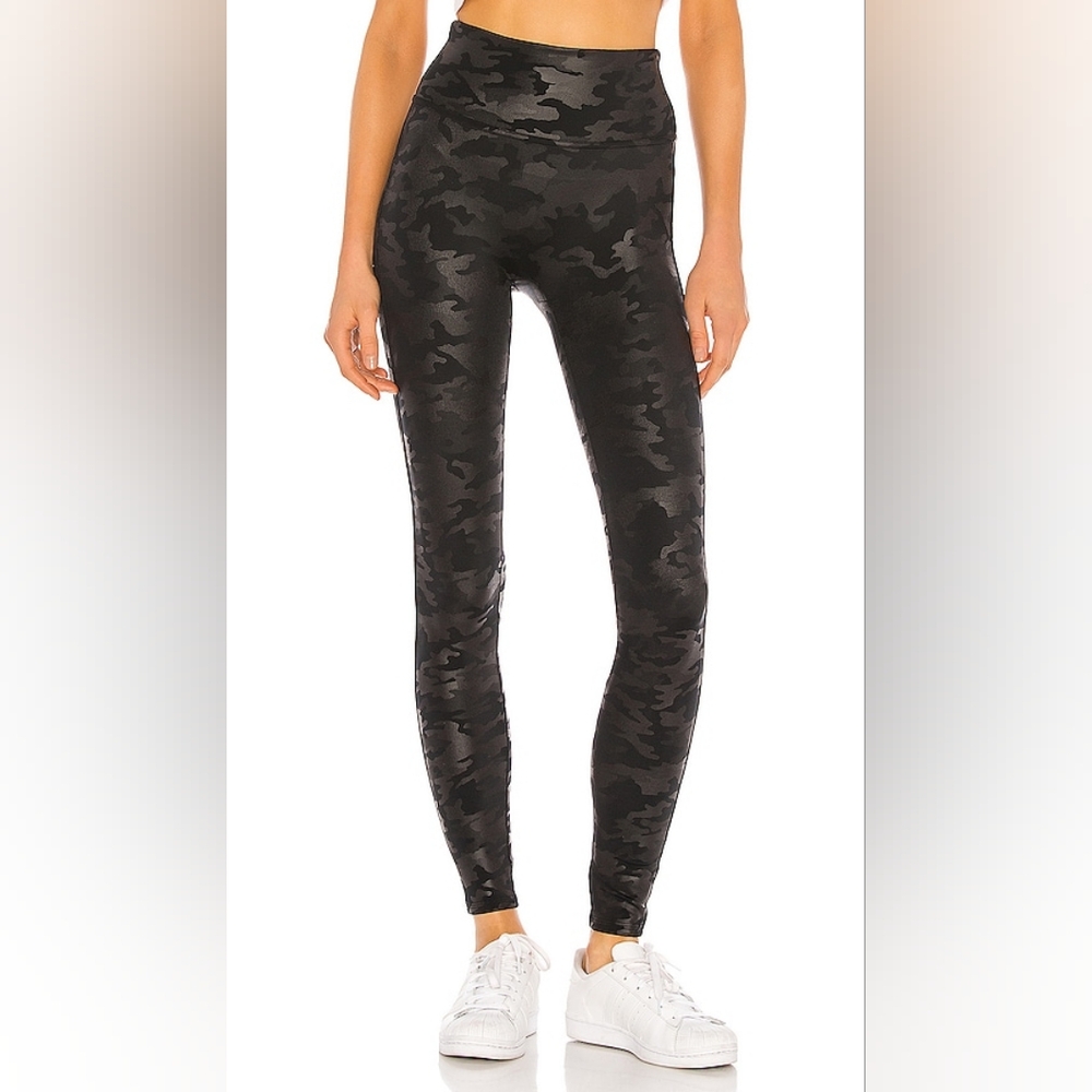 SPANX faux leather leggings in Matte Black Camo size s in great condition.